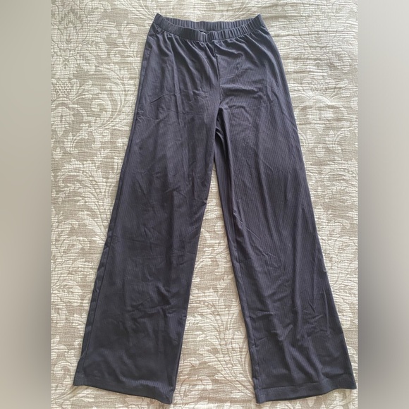 H&M Ribbed Flare Pants - Picture 1 of 2